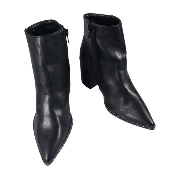 NWOT! QUPID! BLACK VEGAN LEATHER ANKLE BOOTS W/GOLD MICRO STUDDED TOE! SZ 5.5M - Picture 2 of 10